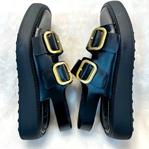 Women Sandal leather with straps and metal buckles, cushioned insole size 7
